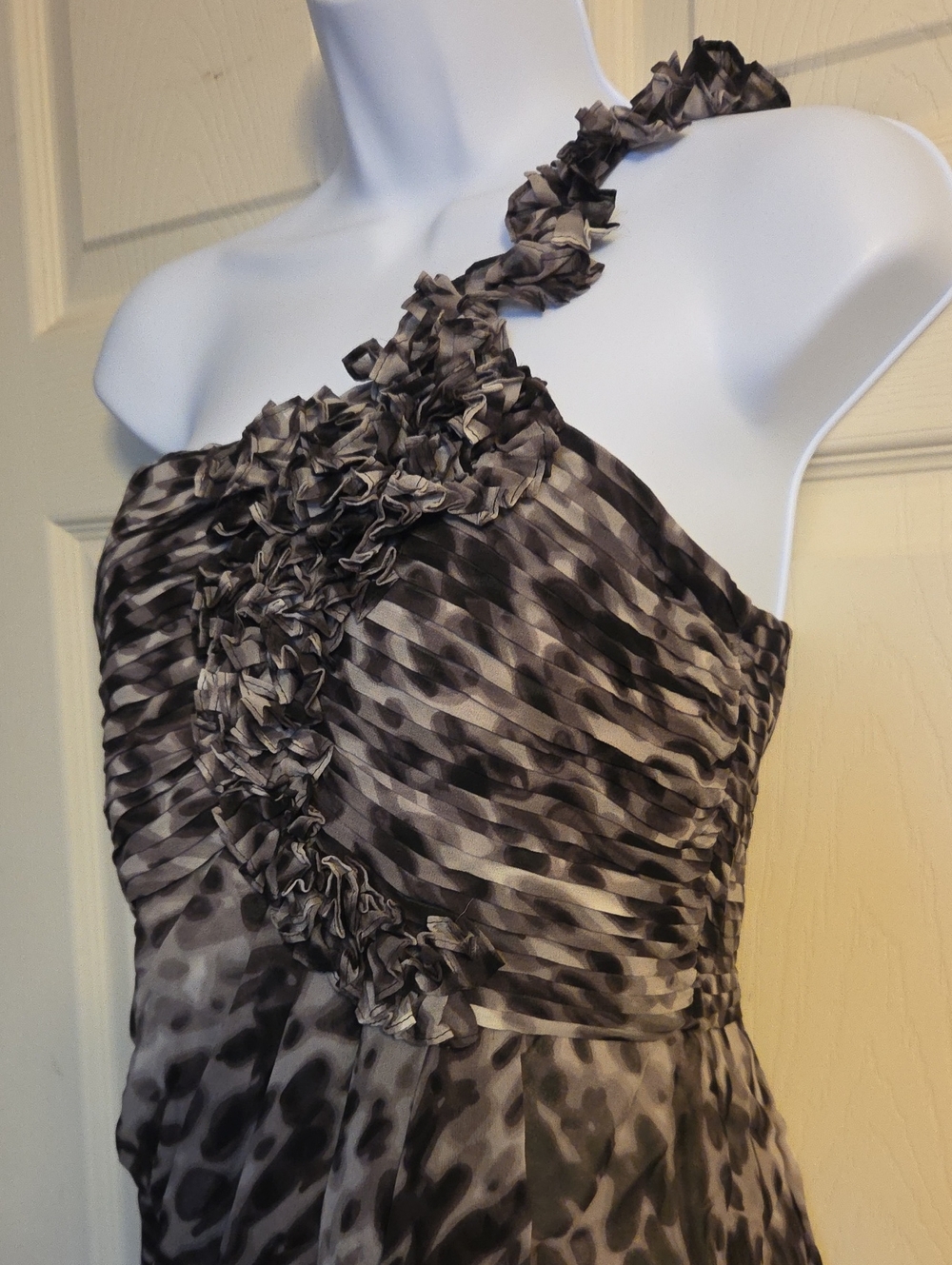 BCBGMaxAzaria One-Shoulder Ruffled Cocktail Dress Size 8 - Picture 10 of 15